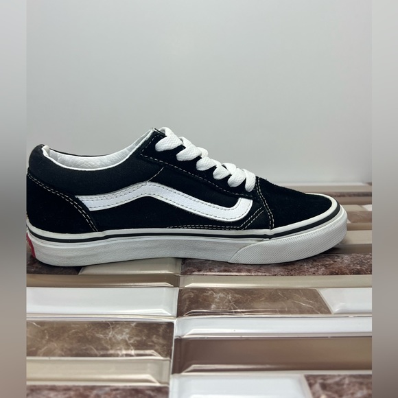 Kids Van's Old Skool Skate Shoe. Black and white size 3 unisex Boy or girl. - Picture 12 of 16